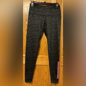 💙💙 NWT Zoozatz Clemson Tigers Camouflage Leggings Sz Medium